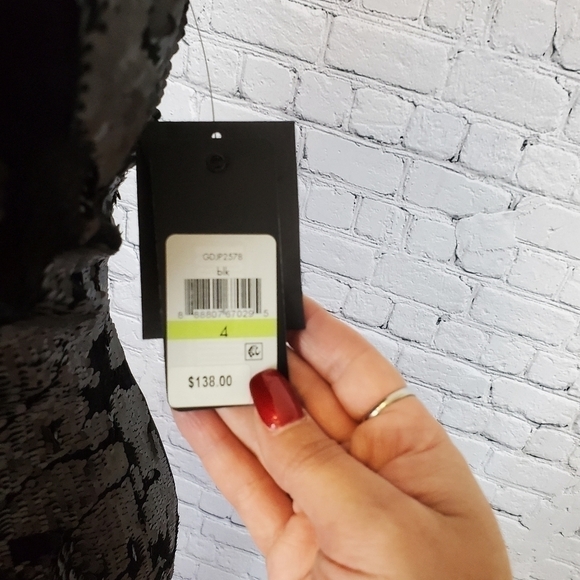 𝅺GUESS V Neck Sleeveless Sheeth Dress sz. 4 NWT - Picture 11 of 11